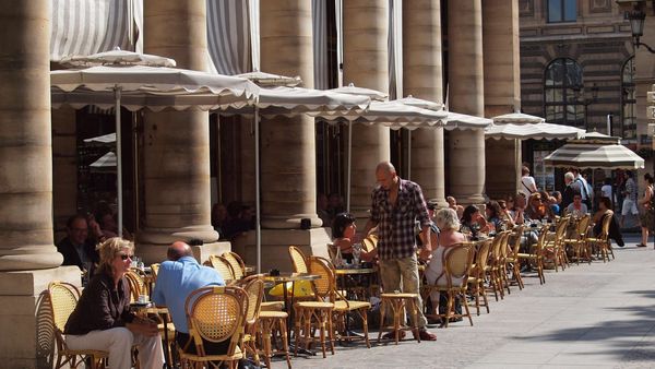 Tipping & Etiquette Across Europe: A Practical Guide